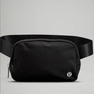 Lululemon Everywhere Belt Bag